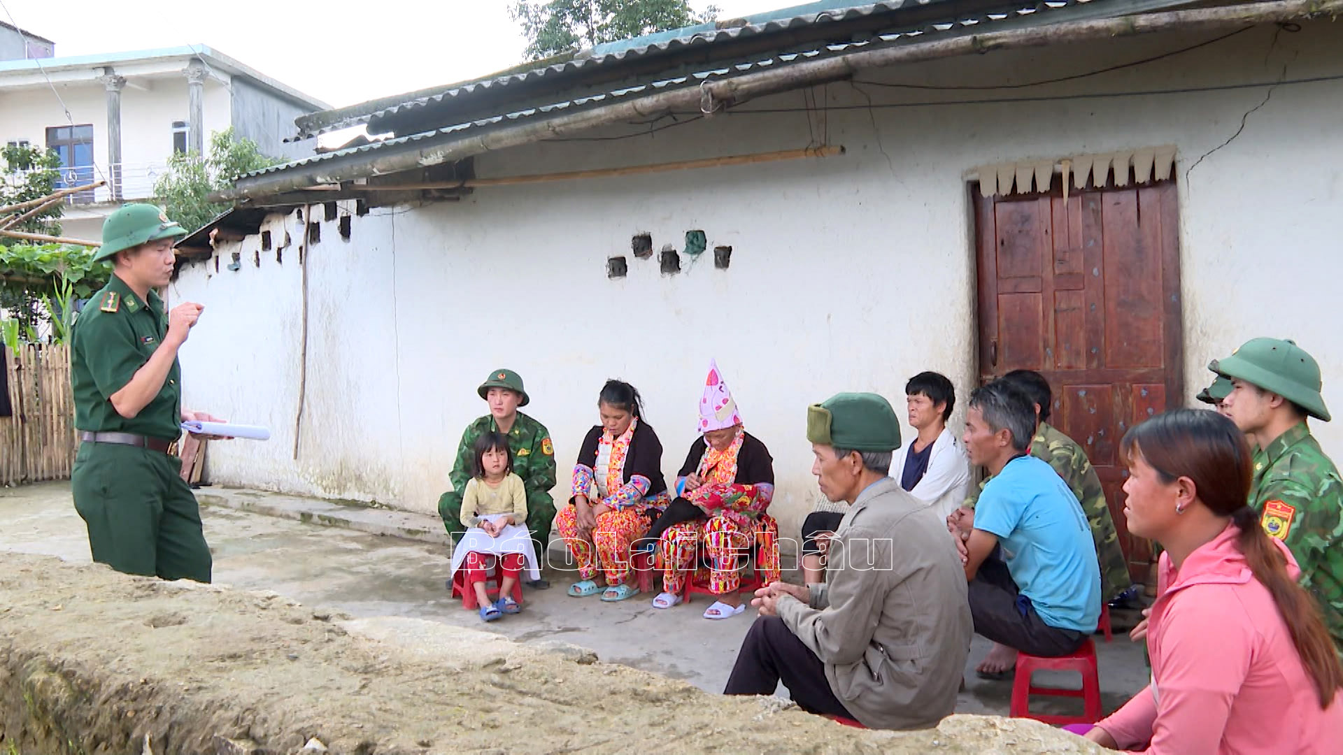 Qua các buổi tuyên truyền, Nhân dân khu vực biên giới chấp hành nghiêm các quy định của pháp luật, địa phương.